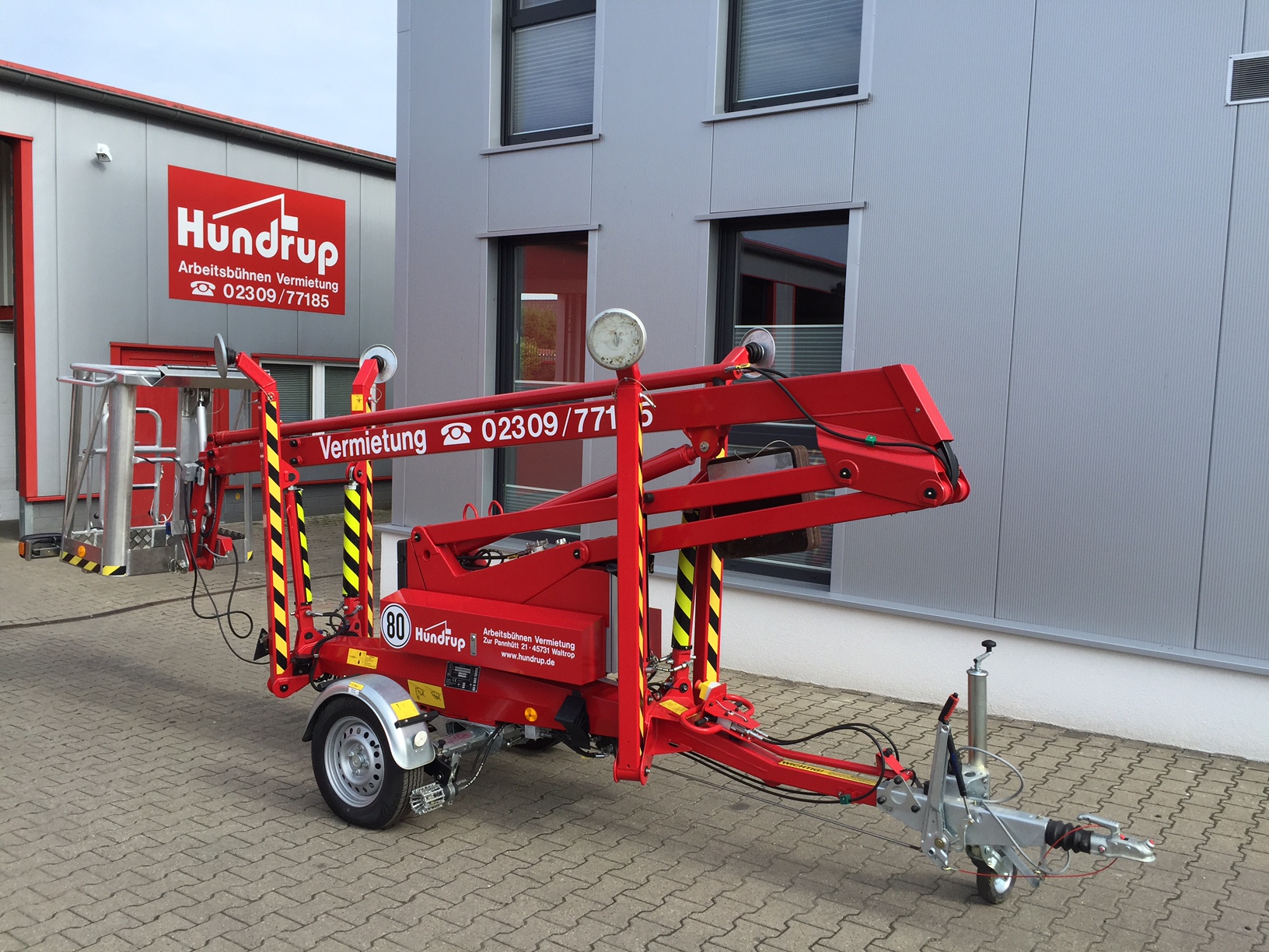 12 Meter Anhänger Arbeitsbühne Hubsteiger Junior 12 mieten, Anhänger